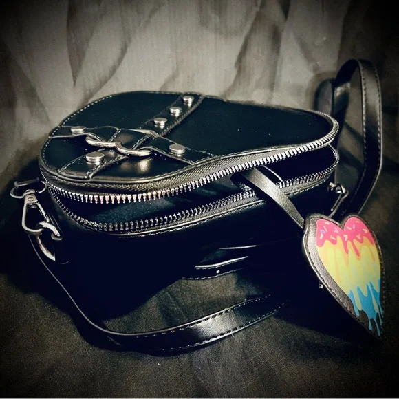 Betsey Johnson Black Heart Bag Charm w Black & Silver Unbranded Rock Crossbody - Picture 6 of 15